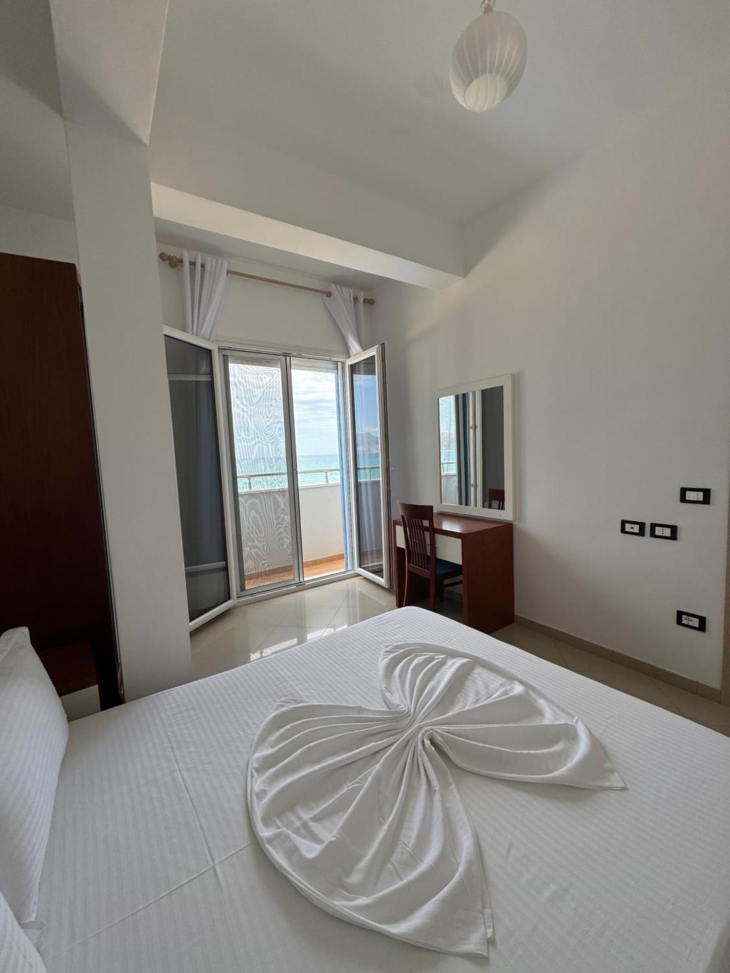 Blue Paradise Hotel Orikum Bagian luar foto