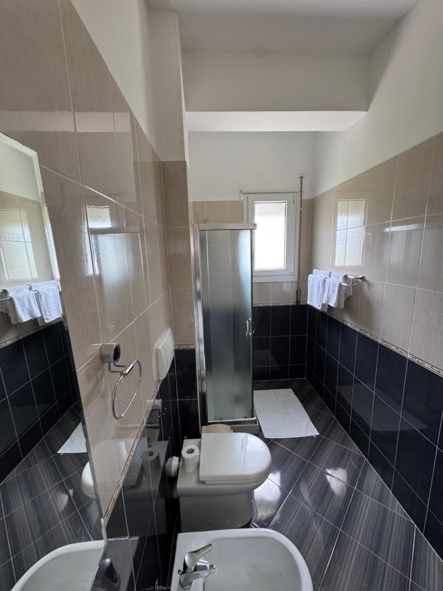 Blue Paradise Hotel Orikum Bagian luar foto