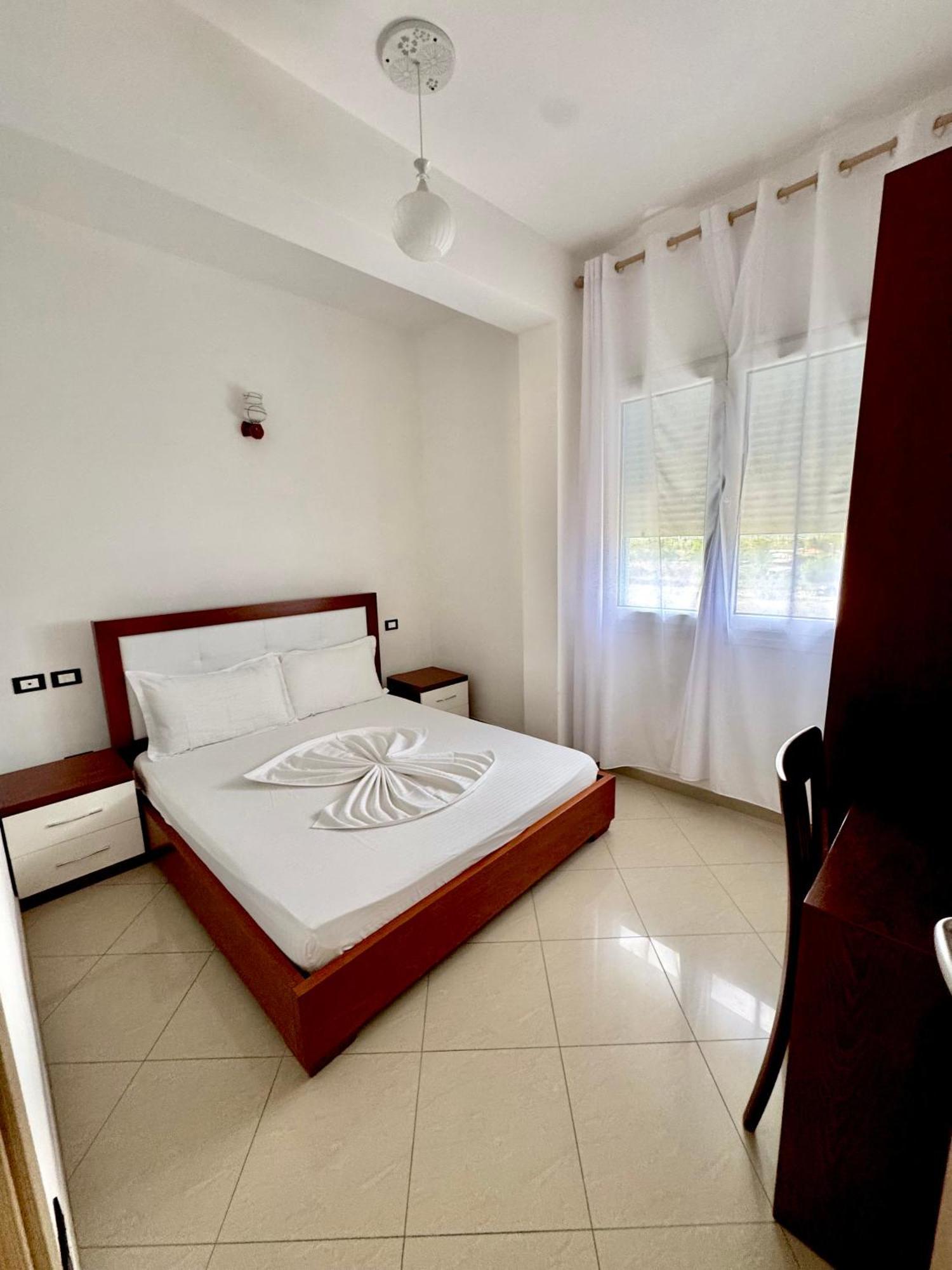Blue Paradise Hotel Orikum Bagian luar foto