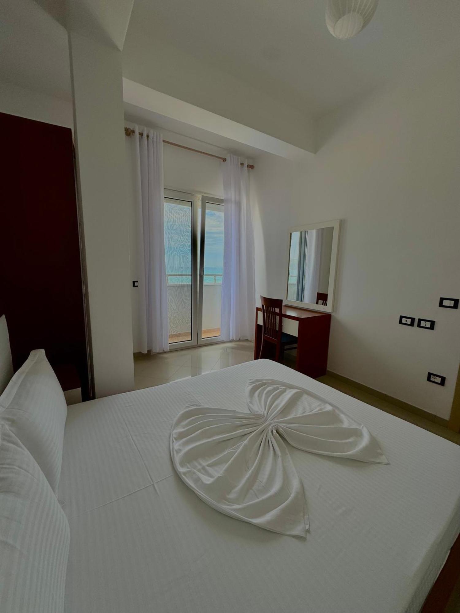 Blue Paradise Hotel Orikum Bagian luar foto