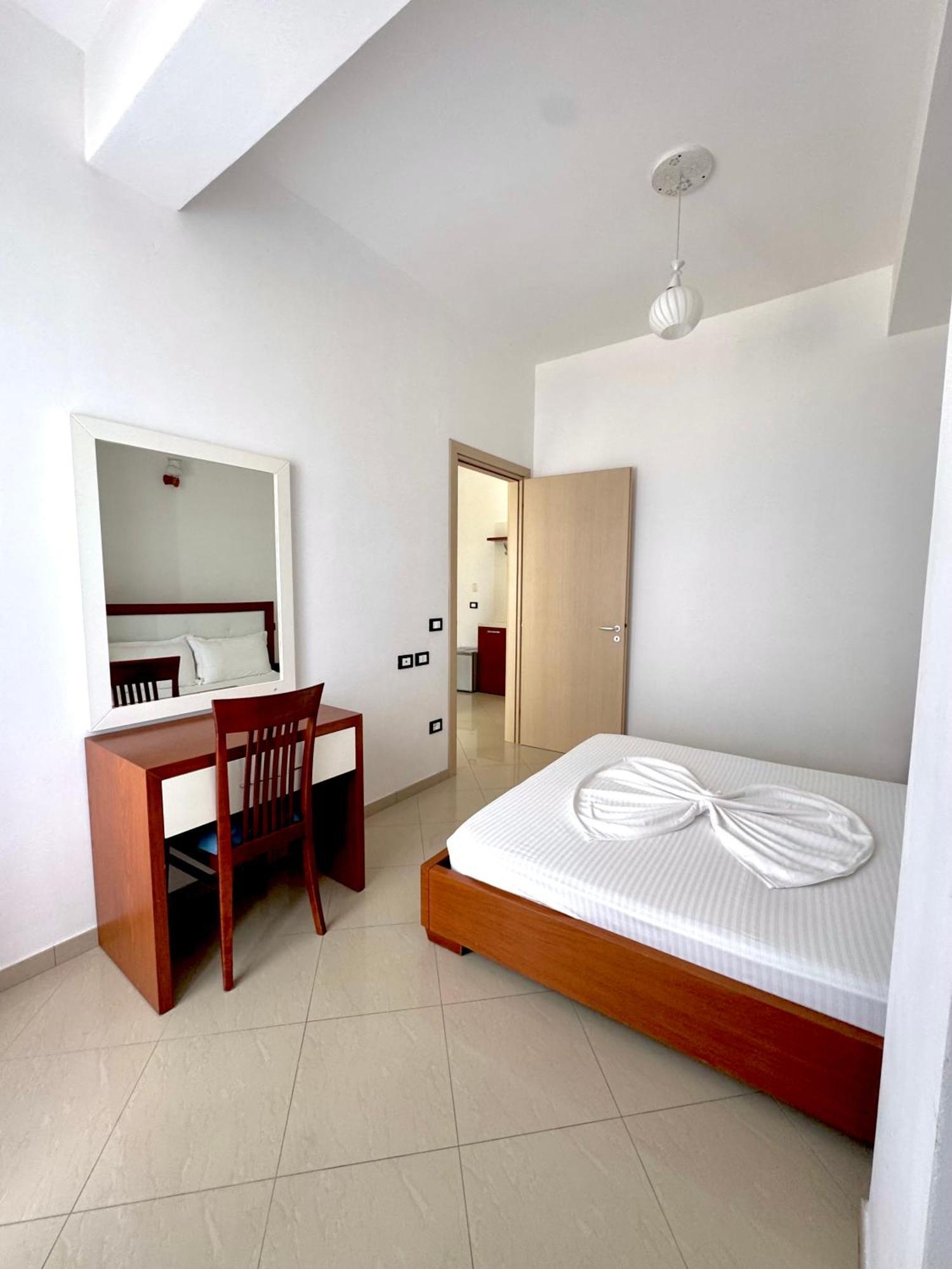 Blue Paradise Hotel Orikum Bagian luar foto
